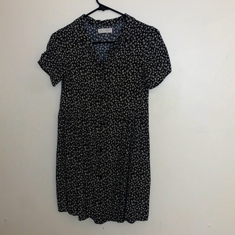 Girls Zara dress— only worn 2X. Cute button detail.